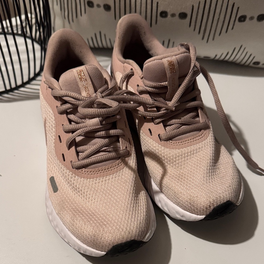 Nike ACG Women's Pink Taupe Running Sneakers